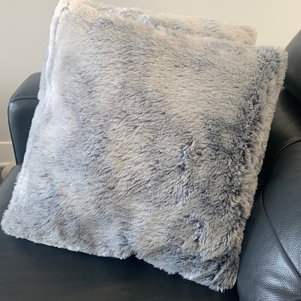 Set of 2 blue grey fluffy pillows - Picture 1 of 2